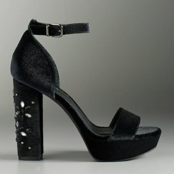 Simply Vera Vera Wang Shoes - Simply Vera Vera Wang Budapest Heel NWT